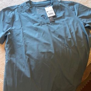 FIGS Women’s Cool Blue FREEX Slim Scrub Top Size Medium with side pockets